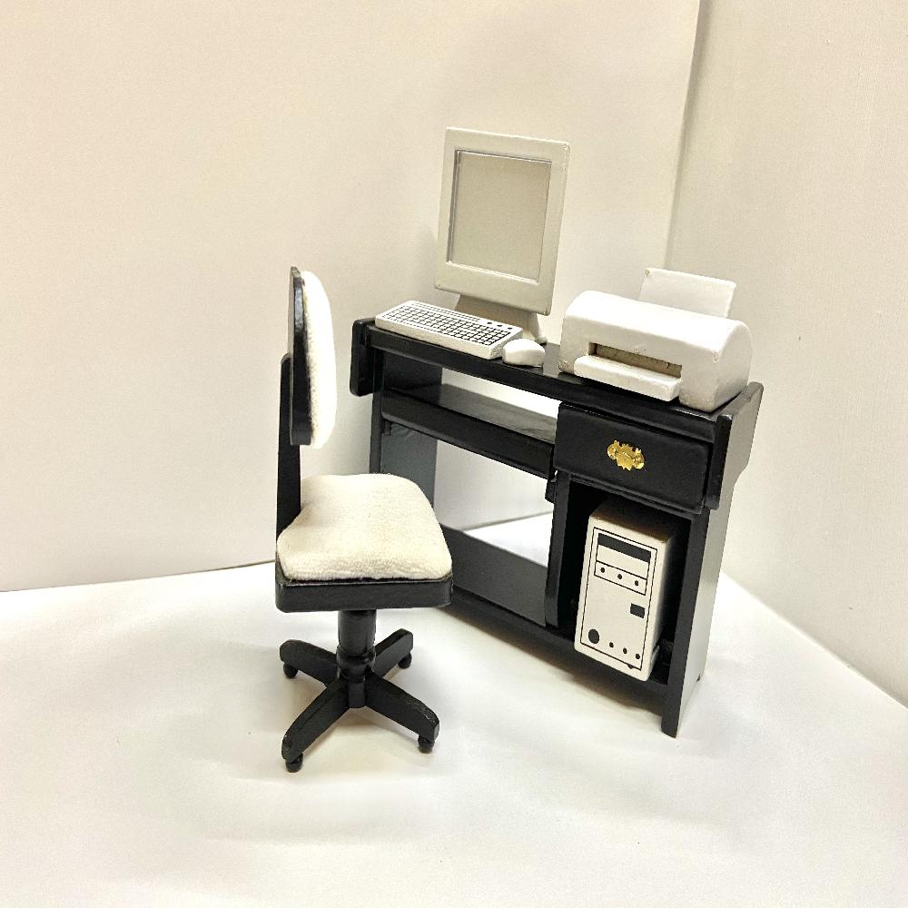 ESCRITORIO CON COMPUTADORA