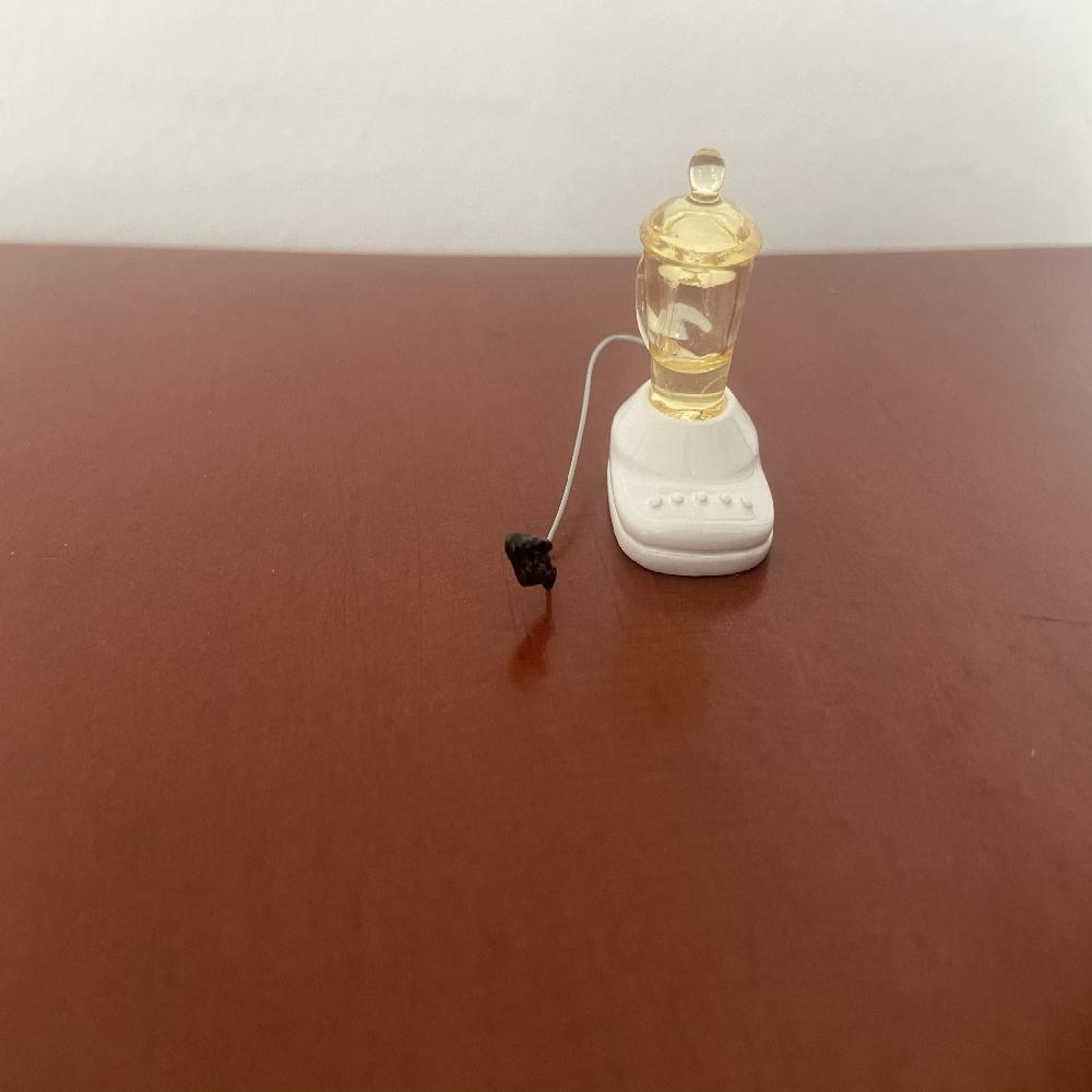 LICUADORA CON TAPA MINIATURA