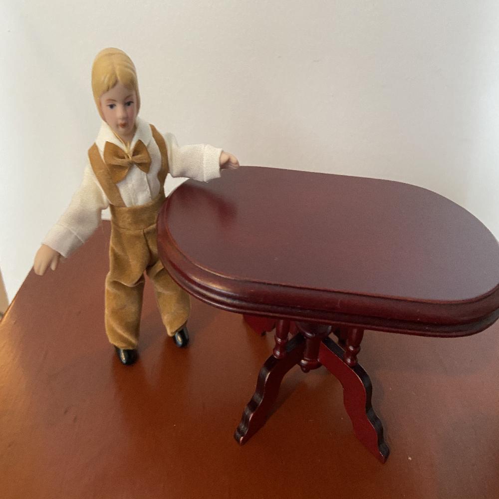 NIÑO DE PORCELANA CON TIRANTES