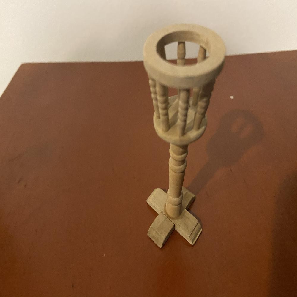PORTA MACETA DE MADERA RÚSTICA 