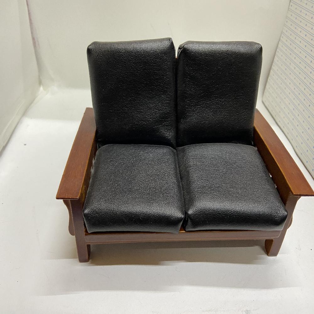 SILLÓN DE MADERA CON PIEL
